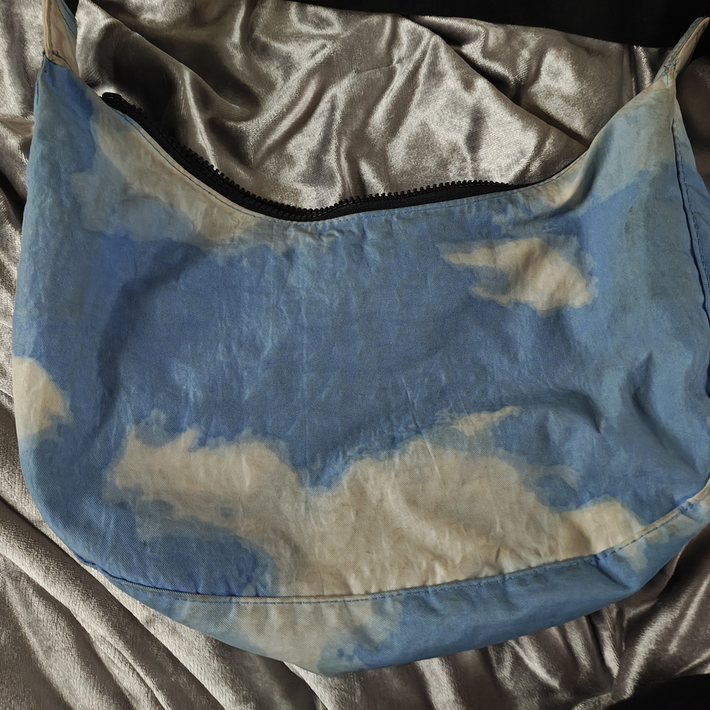 baggu cloud medium crescent